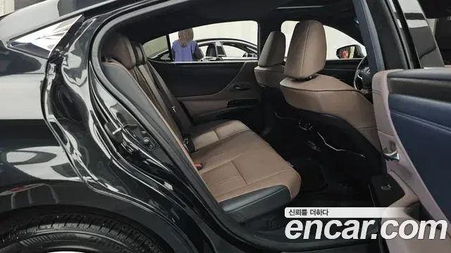 Lexus ES300h 2025 — ფოტო 26/37