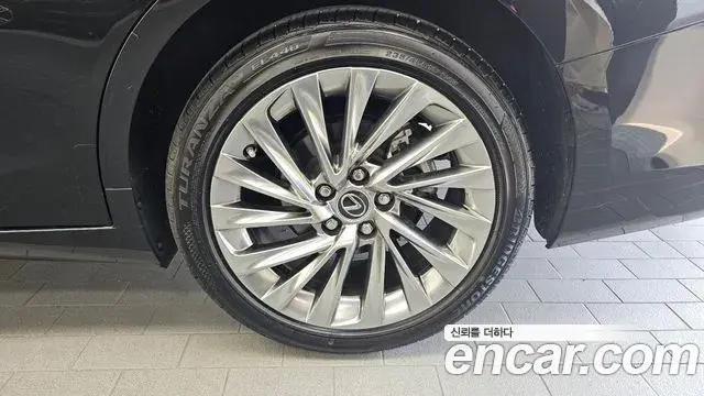 Lexus ES300h 2025 — ფოტო 36/37