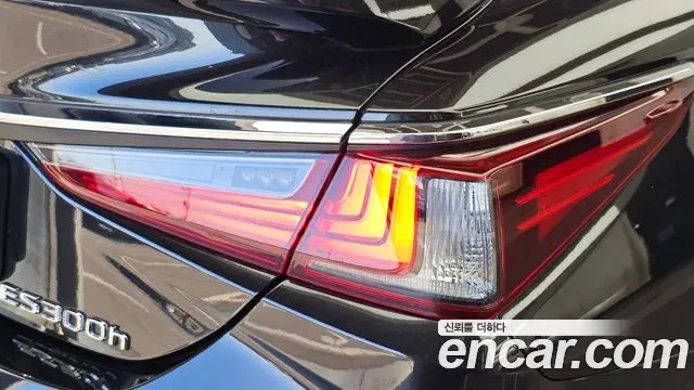 Lexus ES300h 2025 — ფოტო 29/37