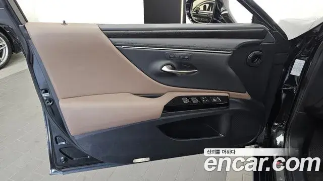 Lexus ES300h 2025 — ფოტო 2/37