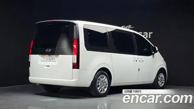 Hyundai Staria 2022 — Фото 2/20