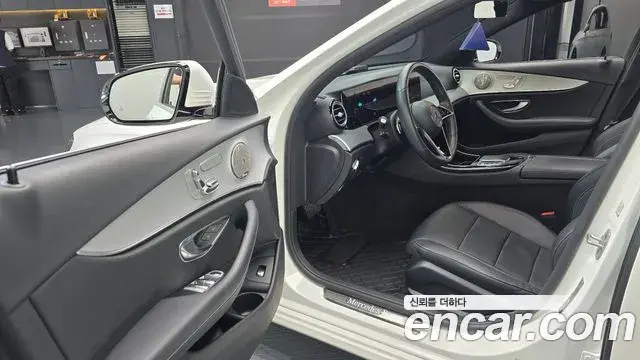 Mercedes-Benz E-Class 2021 — Фото 10/20