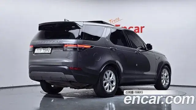Land Rover Discovery 5 2018 — Şəkil 16/35