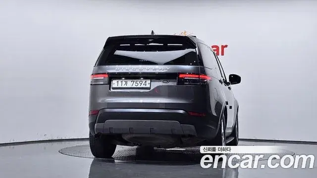 Land Rover Discovery 5 2018 — Şəkil 7/35