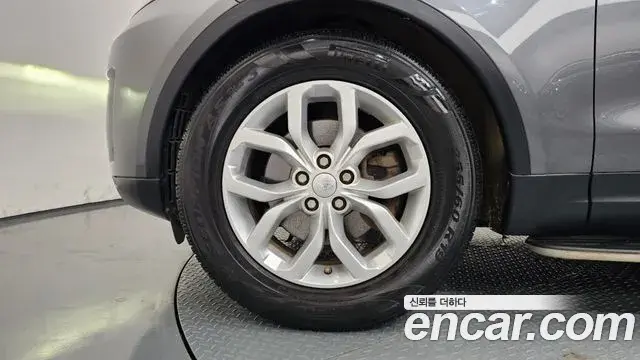 Land Rover Discovery 5 2018 — Şəkil 19/35