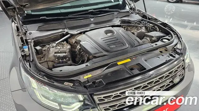 Land Rover Discovery 5 2018 — Şəkil 25/35