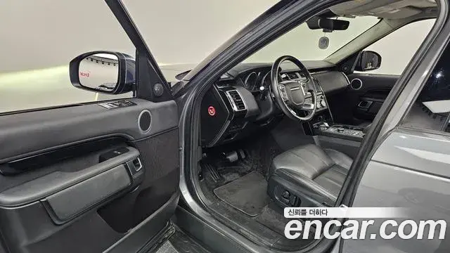 Land Rover Discovery 5 2018 — Şəkil 17/35