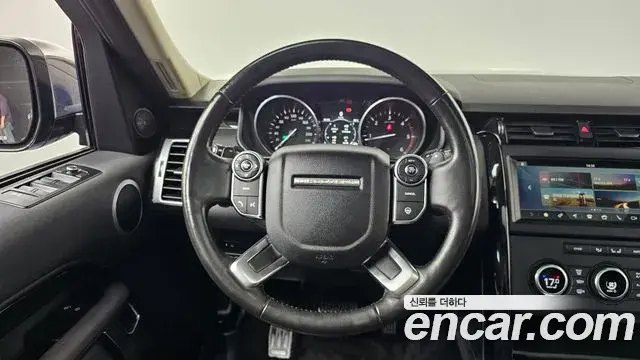 Land Rover Discovery 5 2018 — Şəkil 13/35