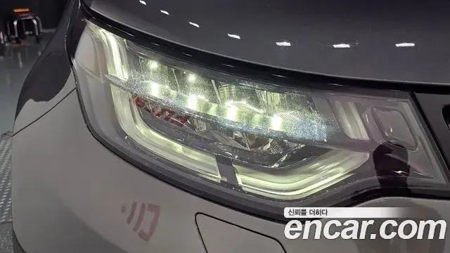 Land Rover Discovery 5 2018 — Şəkil 30/35