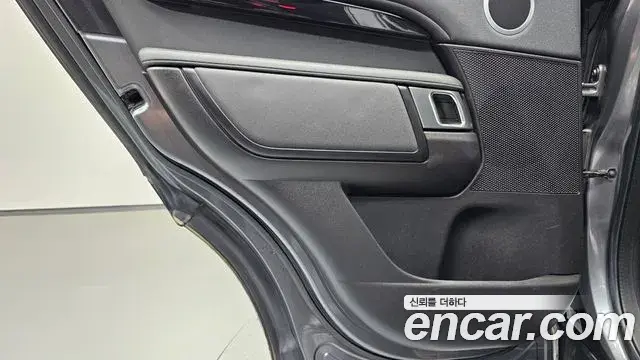 Land Rover Discovery 5 2018 — Şəkil 20/35