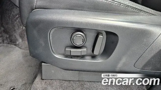 Land Rover Discovery 5 2018 — Şəkil 34/35