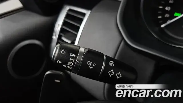 Land Rover Discovery 5 2018 — Şəkil 18/35