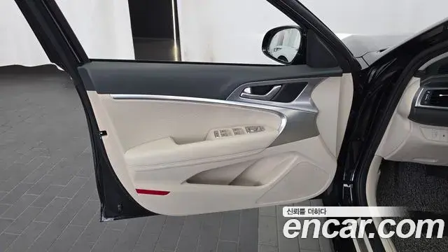 Genesis G70 2023 — Photo 5/35