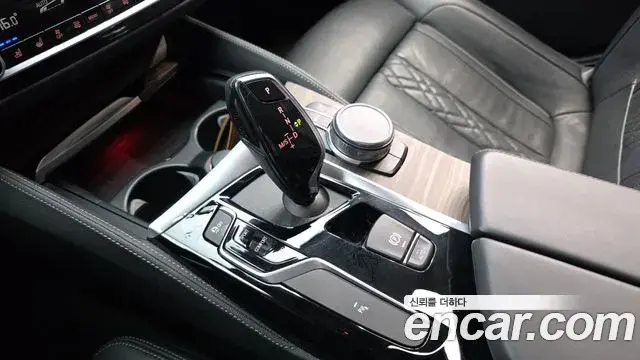 BMW 5 Series 2019 — Фото 9/20
