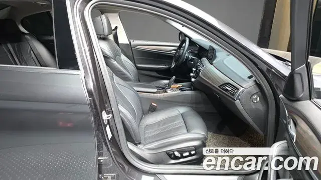 BMW 5 Series 2019 — Фото 11/20