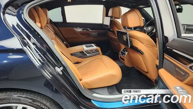 BMW 7 Series 2019 — Фото 11/20