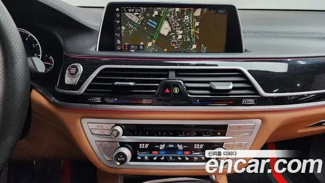 BMW 7 Series 2019 — Фото 12/20