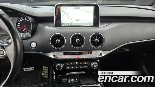 Kia Stinger 2018 — Photo 27/36
