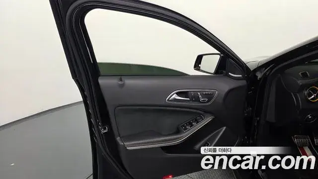 Mercedes-Benz GLA-Class 2018 — ფოტო 18/35