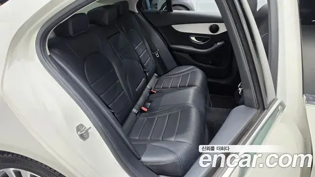 Mercedes-Benz C-Class 2018 — Фото 12/20