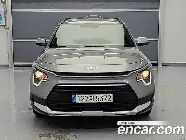 Kia Niro 2022 — Фото 1/20