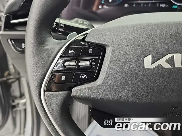 Kia Niro 2022 — Фото 17/20