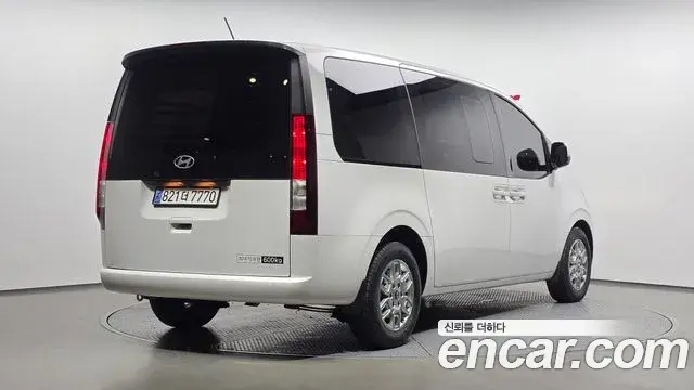 Hyundai Staria 2024 — ფოტო 23/37