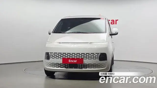 Hyundai Staria 2024 — ფოტო 29/37