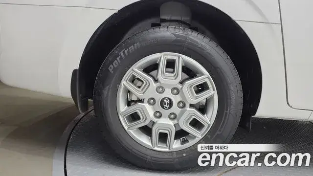 Hyundai Staria 2024 — ფოტო 2/37