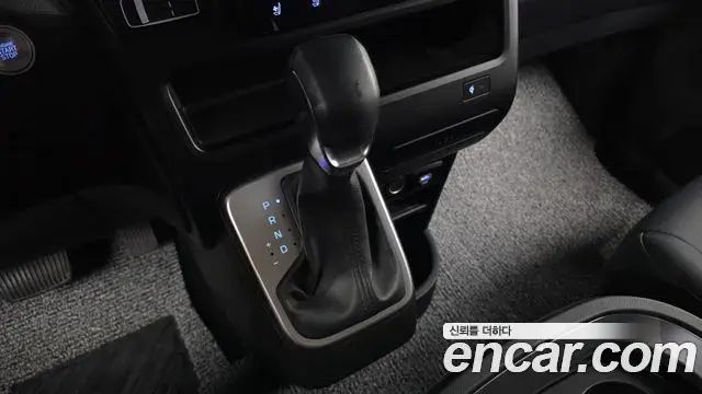 Hyundai Staria 2024 — ფოტო 24/37