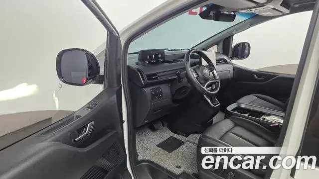 Hyundai Staria 2024 — ფოტო 10/37