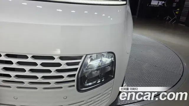 Hyundai Staria 2024 — ფოტო 4/37