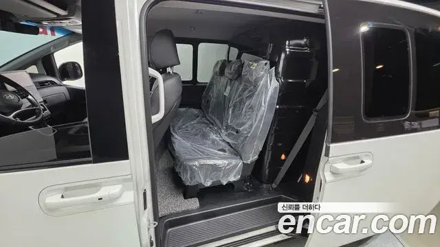 Hyundai Staria 2024 — ფოტო 20/37