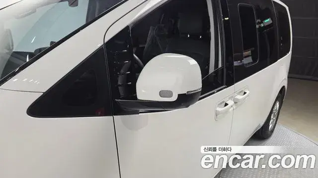 Hyundai Staria 2024 — ფოტო 17/37