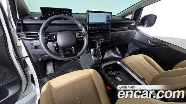 Hyundai Staria 2026 — Photo 30/31