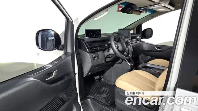 Hyundai Staria 2026 — Photo 23/31