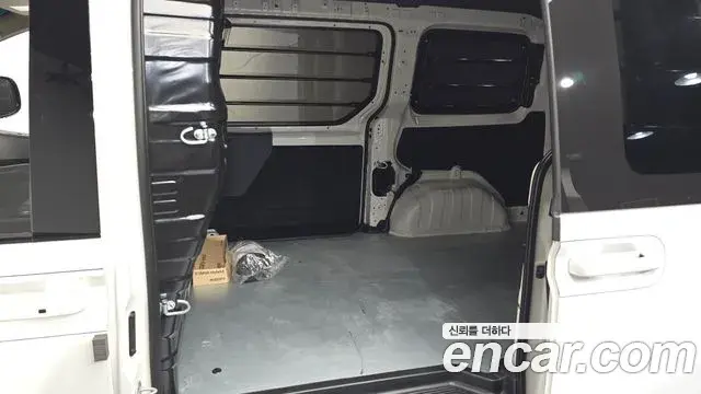 Hyundai Staria 2026 — Photo 6/31