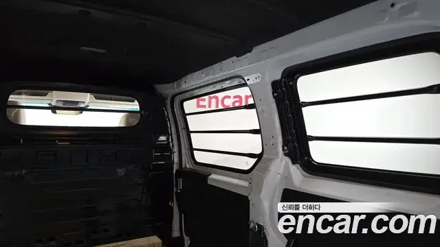 Hyundai Staria 2026 — Photo 18/31