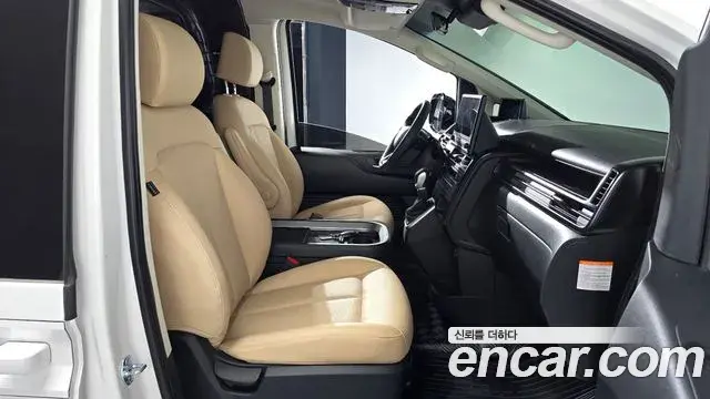 Hyundai Staria 2026 — Photo 16/31