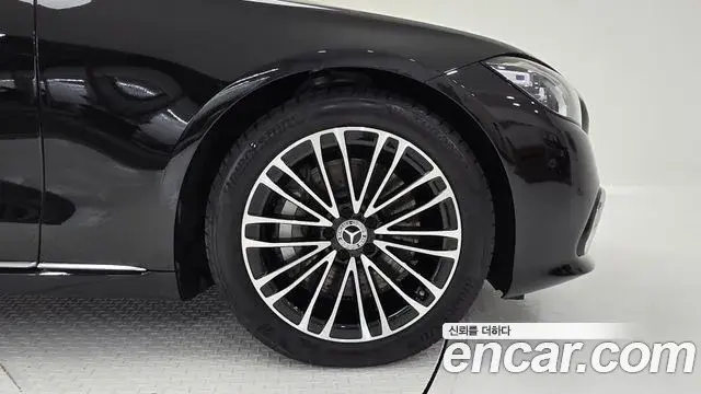 Mercedes-Benz S-Class 2025 — Фото 4/18