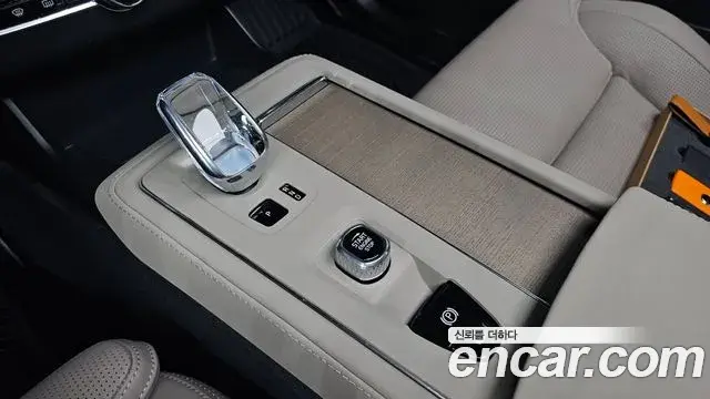 Volvo XC90 2025 — ფოტო 14/30