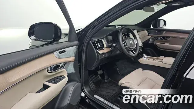 Volvo XC90 2025 — ფოტო 15/30