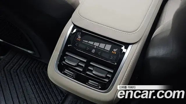 Volvo XC90 2025 — ფოტო 28/30