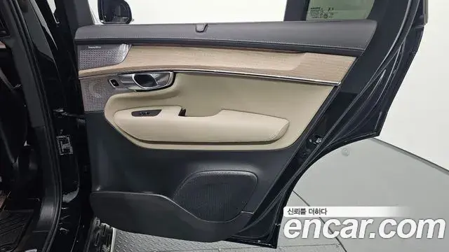Volvo XC90 2025 — ფოტო 18/30