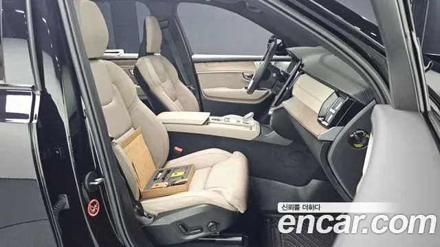Volvo XC90 2025 — ფოტო 16/30