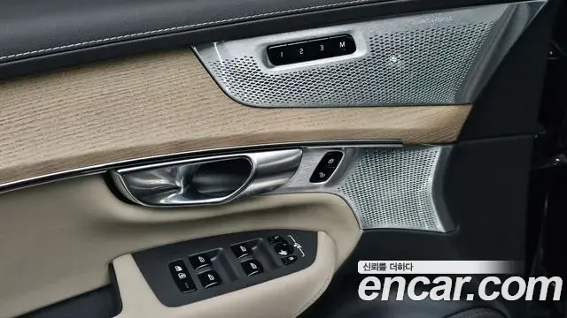 Volvo XC90 2025 — ფოტო 19/30