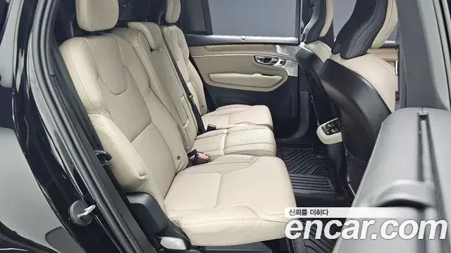 Volvo XC90 2025 — ფოტო 29/30
