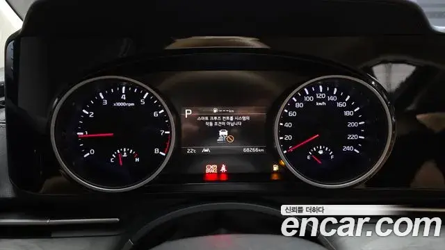 Kia Carnival 2022 — Photo 8/20