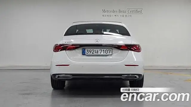 Mercedes-Benz E-Class 2025 — Фото 4/20