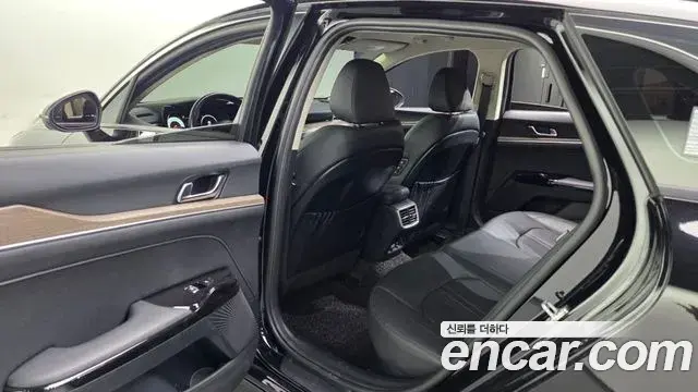 Kia K5 2022 — ფოტო 6/37